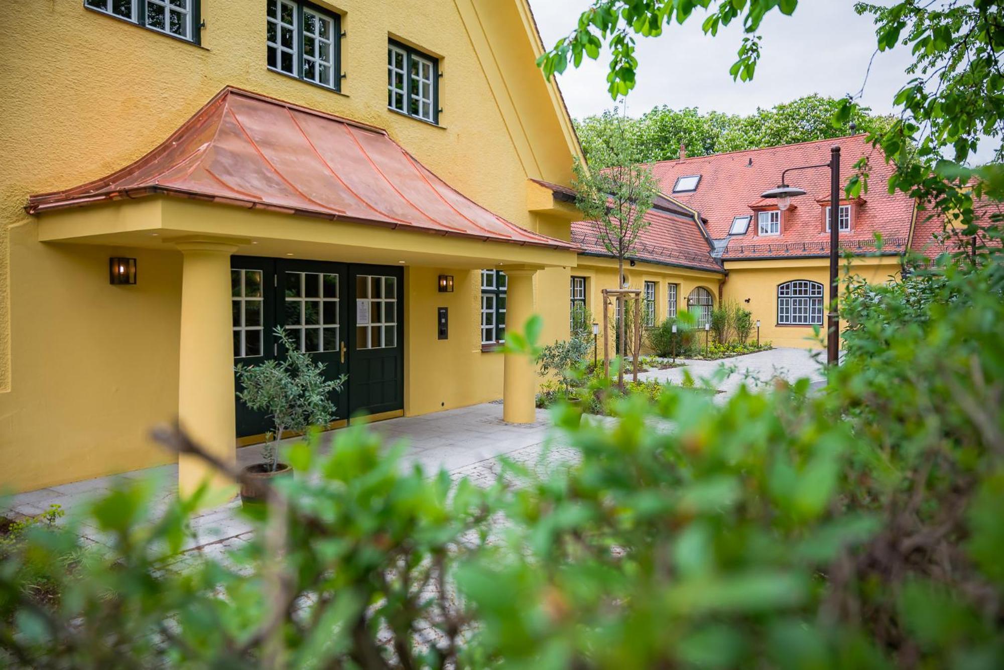 Augustiner Gutshof Menterschwaige Hotel *